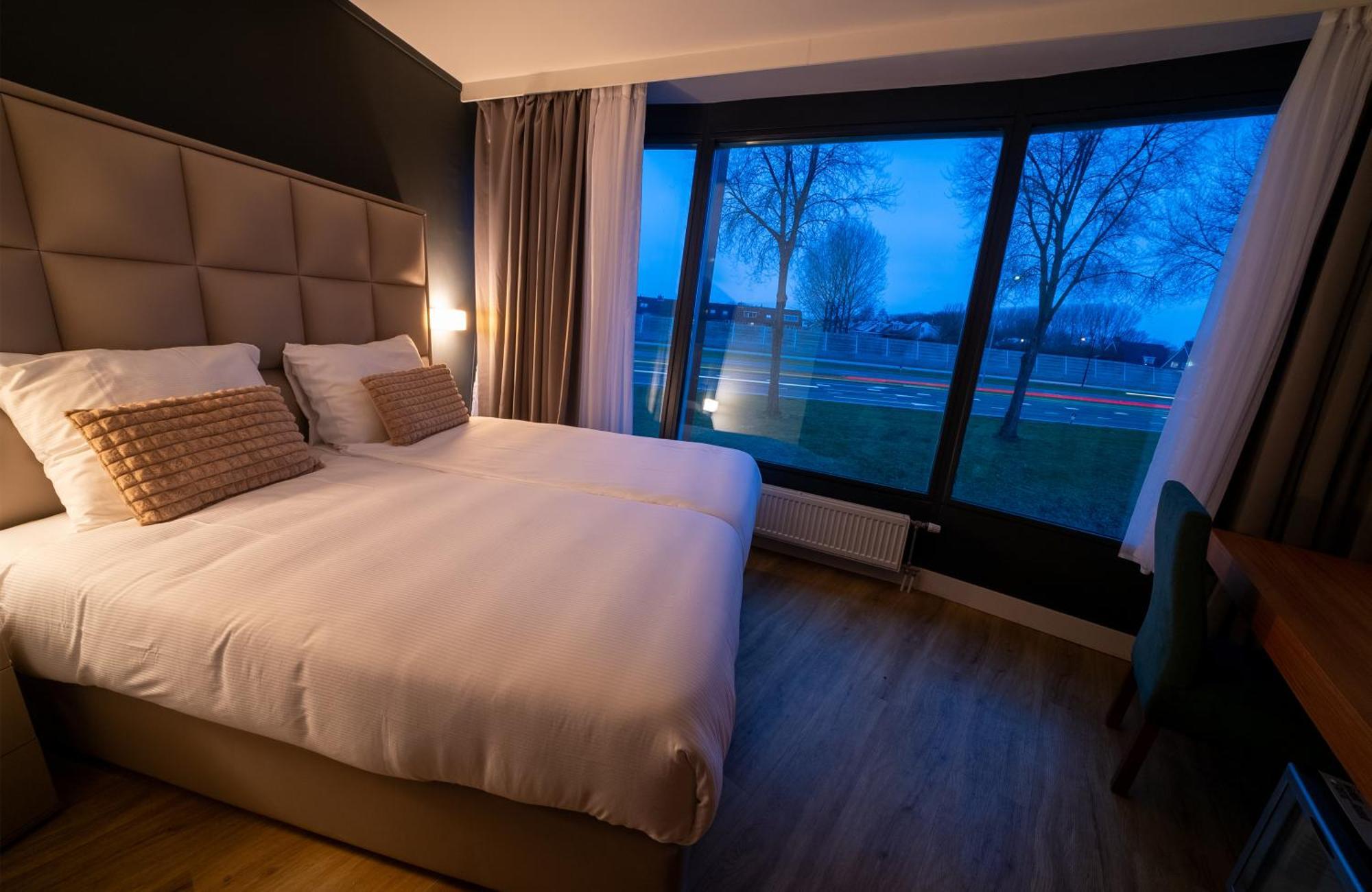 Ma Airport Hotel Hoofddorp Exterior foto